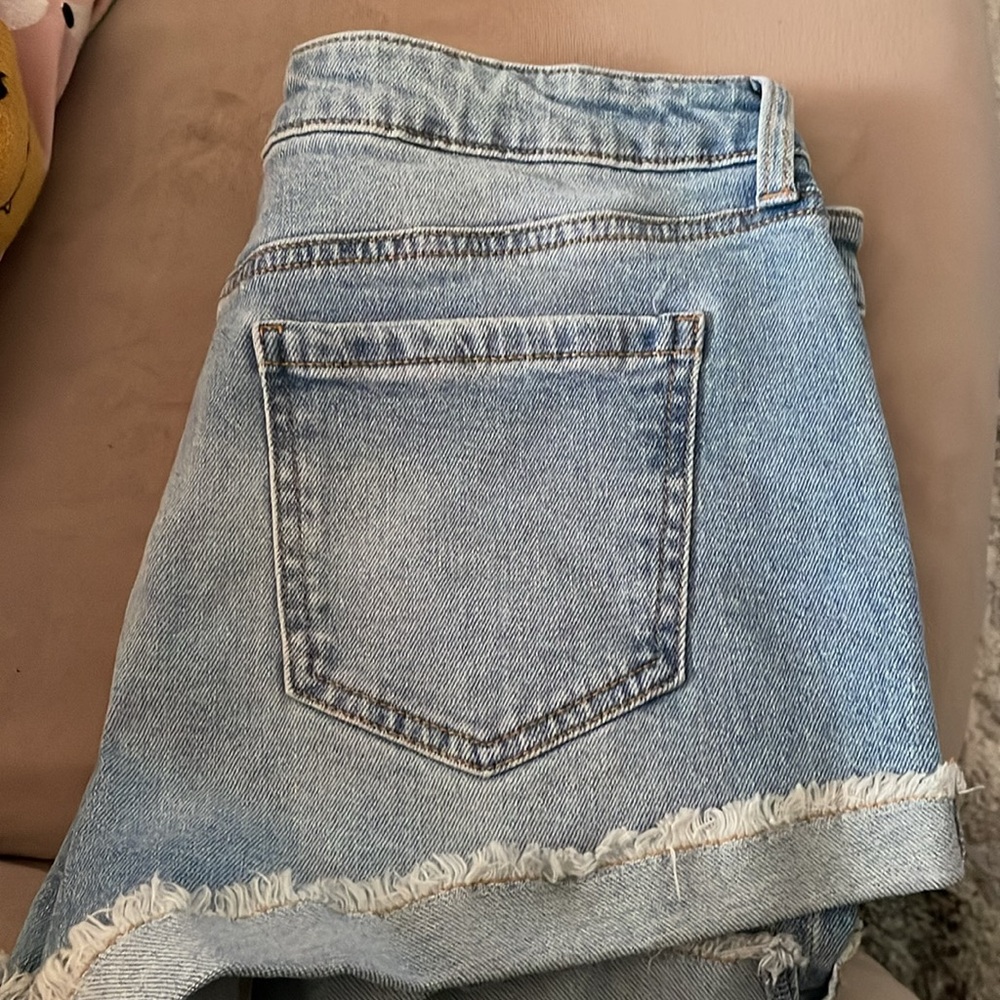 Celebrity Pink Meadow Mid-rise Denim Shorts - Picture 4 of 4